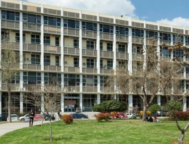 Άγνωστοι χτύπησαν και λήστεψαν καθηγητή μέσα στο Αριστοτέλειο Πανεπιστήμιο